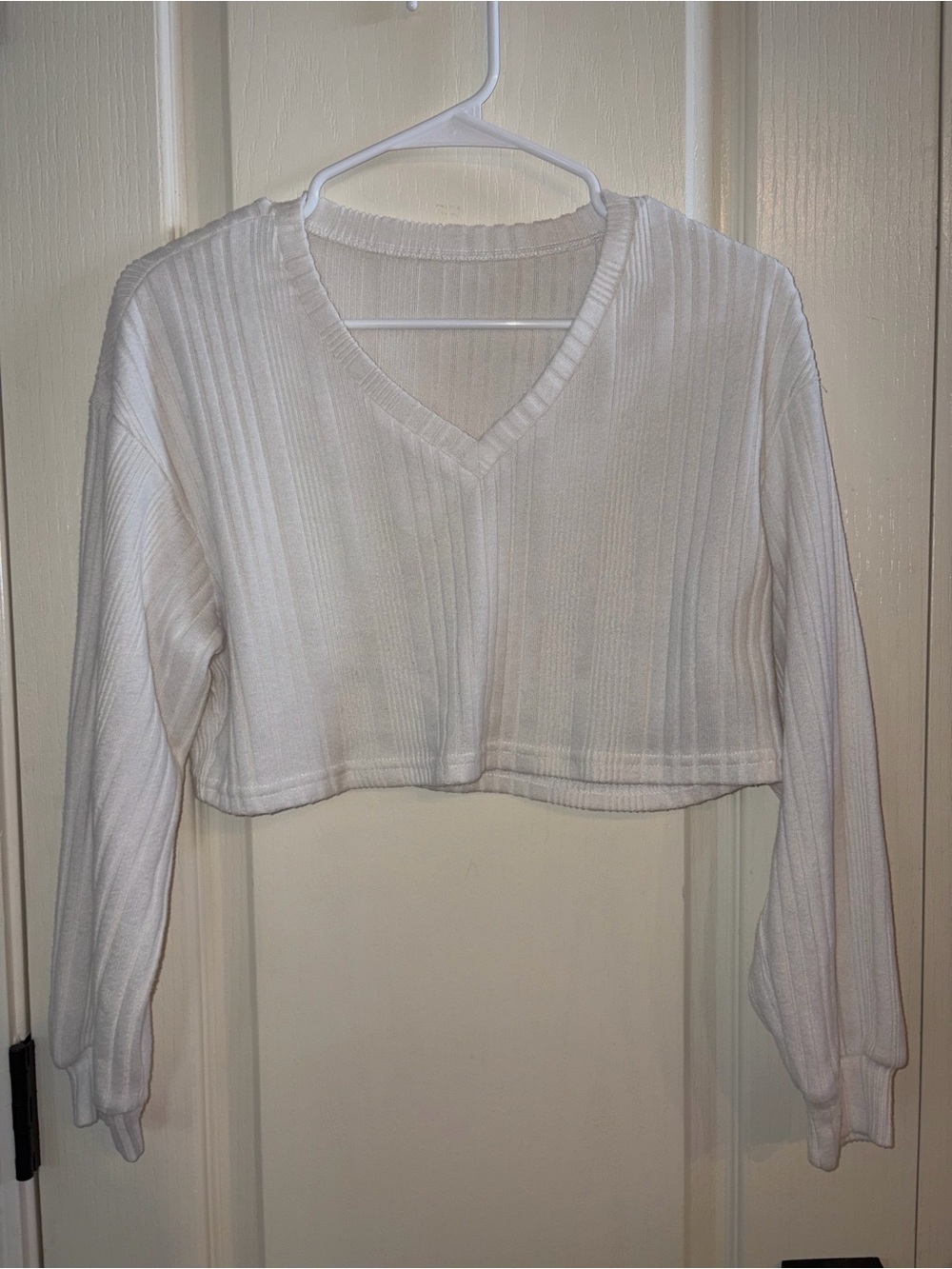 SHEIN White Ribbed V-Neck Cropped Knit Top